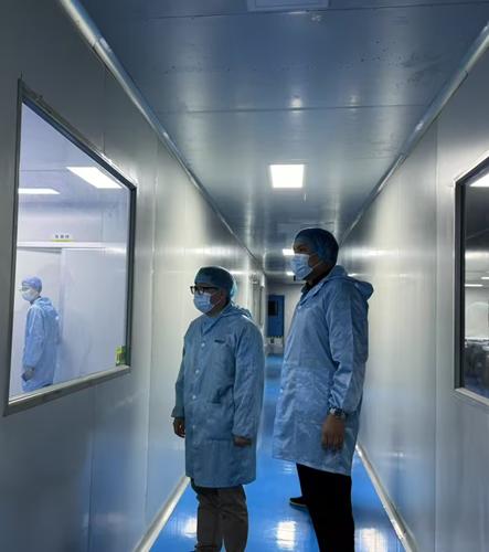 بازدید از کارخانه توسط مهمان در نمایشگاه MEDICA در آلمان؛ بررسی فرصت های جدید در بازار پزشکی اروپا