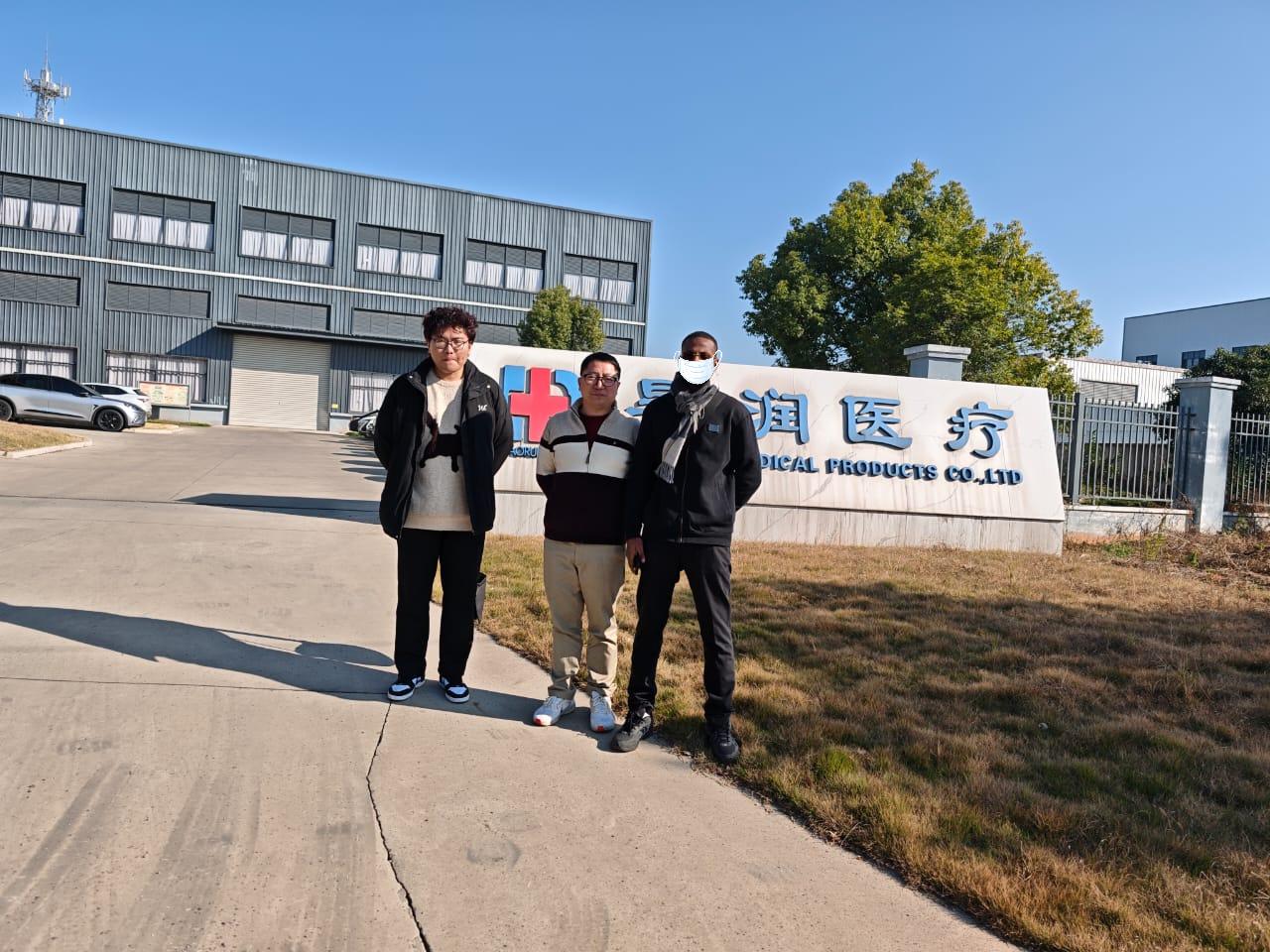 مشتری آفریقا از کارخانه ما در 15 دسامبر 2025 بازدید می کند: تقویت پتانسیل همکاری عمیق